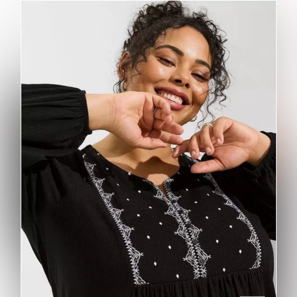 Textured Jersey V-Neck Embroidered
Yoke Long Sleeve Top - Picture 4 of 10